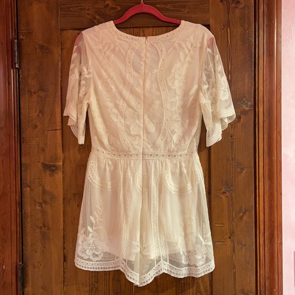 Cream Lace Romper - Picture 2 of 2